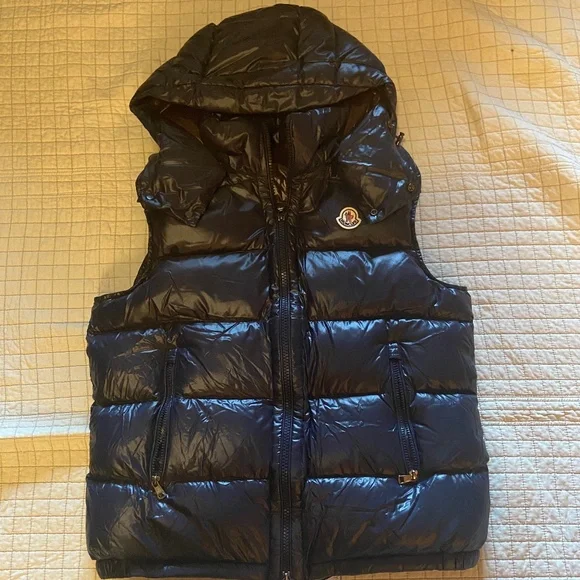 Moncler Bormes Vest Navy Size 2(Medium) - Picture 1 of 4